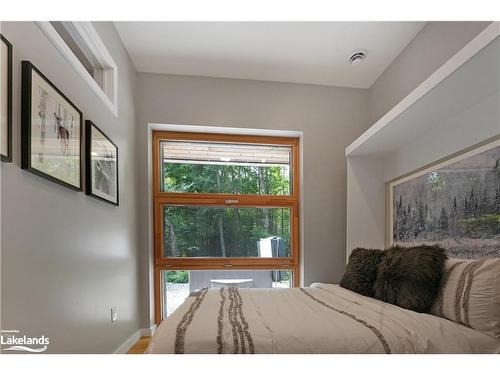 1048 Graydon Lane, Eagle Lake, ON - Indoor Photo Showing Bedroom