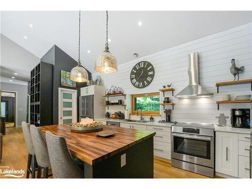 1048 Graydon Lane, Eagle Lake, ON - Indoor Photo Showing Other Room