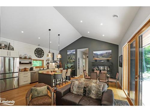 1048 Graydon Lane, Eagle Lake, ON - Indoor Photo Showing Living Room