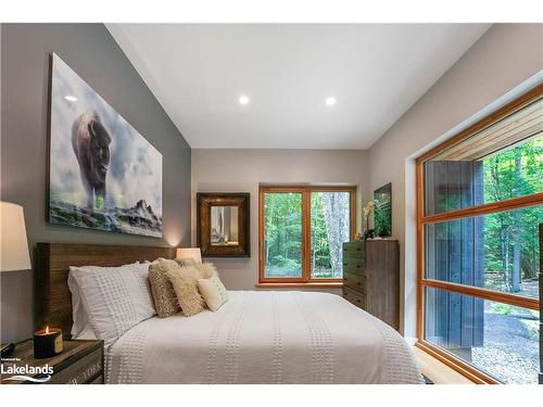 1048 Graydon Lane, Eagle Lake, ON - Indoor Photo Showing Bedroom