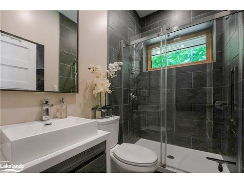 1048 Graydon Lane, Eagle Lake, ON - Indoor Photo Showing Bathroom