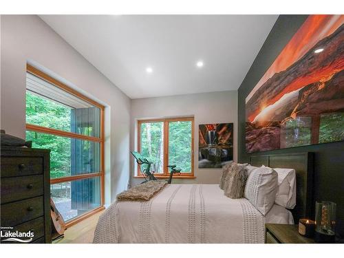 1048 Graydon Lane, Eagle Lake, ON - Indoor Photo Showing Bedroom