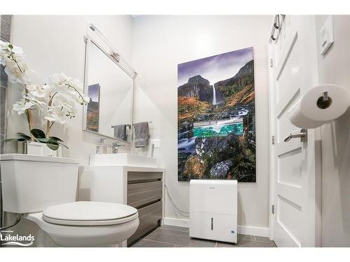 1048 Graydon Lane, Eagle Lake, ON - Indoor Photo Showing Bathroom