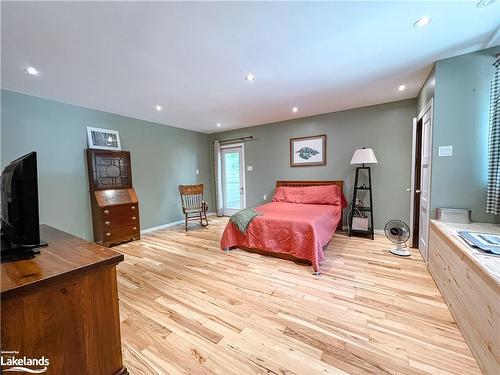 25 Tudhope Street, Parry Sound, ON - Indoor Photo Showing Bedroom