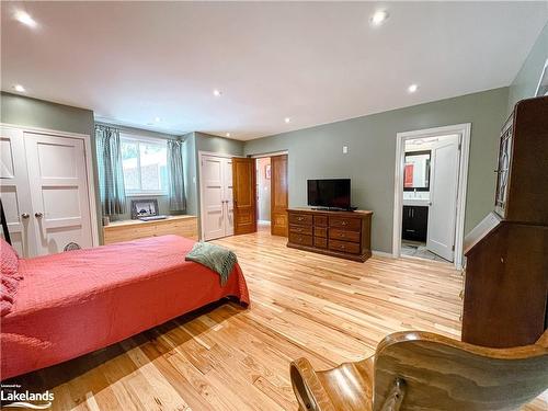 25 Tudhope Street, Parry Sound, ON - Indoor Photo Showing Bedroom