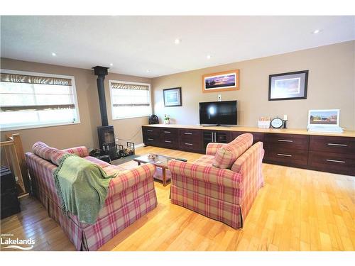 25 Tudhope Street, Parry Sound, ON - Indoor Photo Showing Living Room