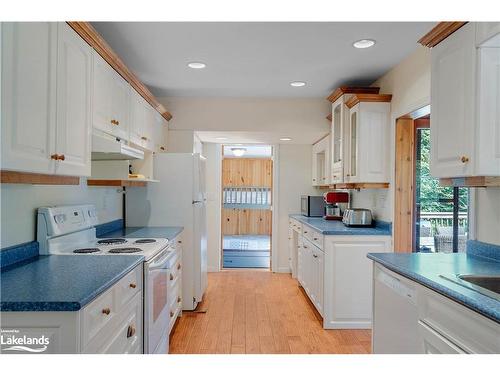 1006 Spring Lake Road, Dwight, ON - Indoor Photo Showing Kitchen