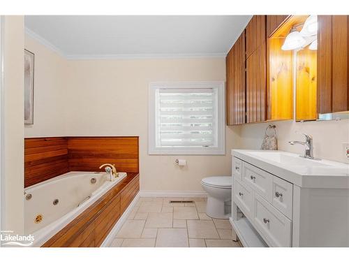 1006 Spring Lake Road, Dwight, ON - Indoor Photo Showing Bathroom