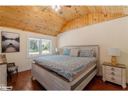 1006 Spring Lake Road, Dwight, ON - Indoor Photo Showing Bedroom