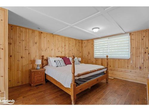 1006 Spring Lake Road, Dwight, ON - Indoor Photo Showing Bedroom