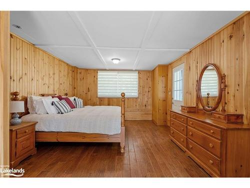 1006 Spring Lake Road, Dwight, ON - Indoor Photo Showing Bedroom