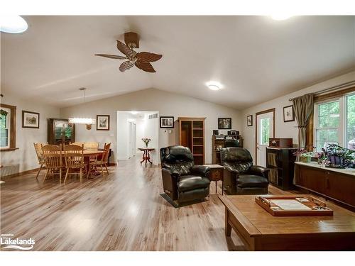 1255 Falkenburg Road, Muskoka Lakes, ON - Indoor Photo Showing Living Room