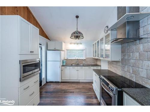 56 Meadows Avenue, Tay, ON - Indoor Photo Showing Kitchen With Upgraded Kitchen