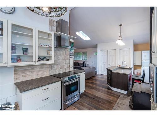 56 Meadows Avenue, Tay, ON - Indoor Photo Showing Kitchen With Upgraded Kitchen