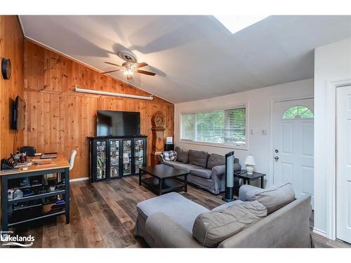 56 Meadows Avenue, Tay, ON - Indoor Photo Showing Living Room