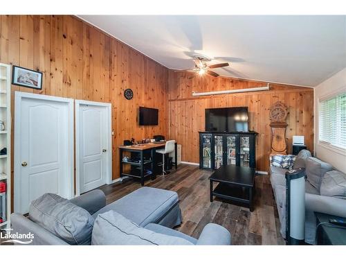 56 Meadows Avenue, Tay, ON - Indoor Photo Showing Living Room