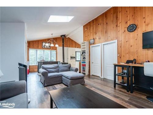 56 Meadows Avenue, Tay, ON - Indoor Photo Showing Living Room