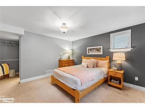 33 South Harbour Drive, Bobcaygeon, ON - Indoor Photo Showing Bedroom