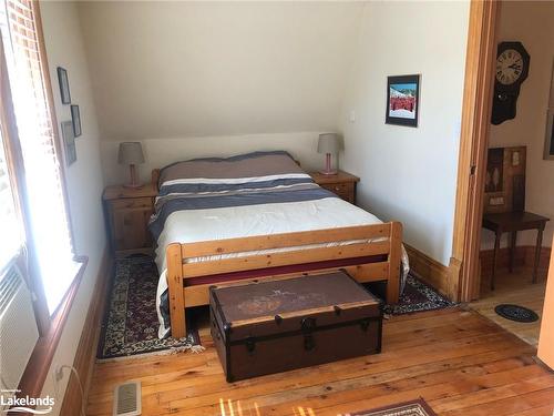 102 Cedar Street, Collingwood, ON - Indoor Photo Showing Bedroom