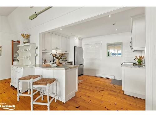 1516 Mortimer'S Point Road, Port Carling, ON - Indoor Photo Showing Kitchen With Upgraded Kitchen