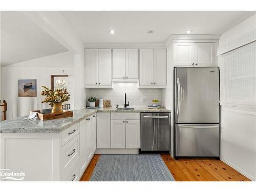 1516 Mortimer'S Point Road, Port Carling, ON - Indoor Photo Showing Kitchen With Upgraded Kitchen