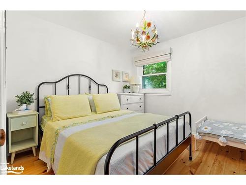 1516 Mortimer'S Point Road, Port Carling, ON - Indoor Photo Showing Bedroom