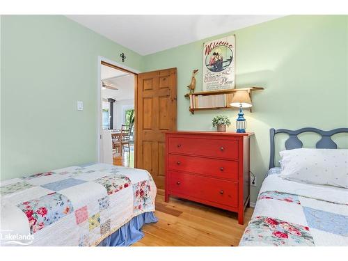 1516 Mortimer'S Point Road, Port Carling, ON - Indoor Photo Showing Bedroom