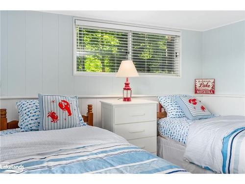 1516 Mortimer'S Point Road, Port Carling, ON - Indoor Photo Showing Bedroom