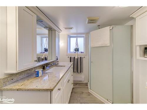 30 Kohl Street, Collingwood, ON - Indoor Photo Showing Bathroom