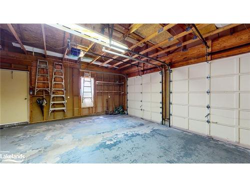 80 Downer Crescent, Wasaga Beach, ON - Indoor Photo Showing Garage