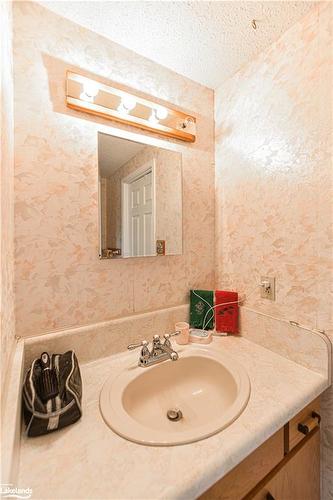 56 Tecumseth Pines Drive, New Tecumseth, ON - Indoor Photo Showing Bathroom