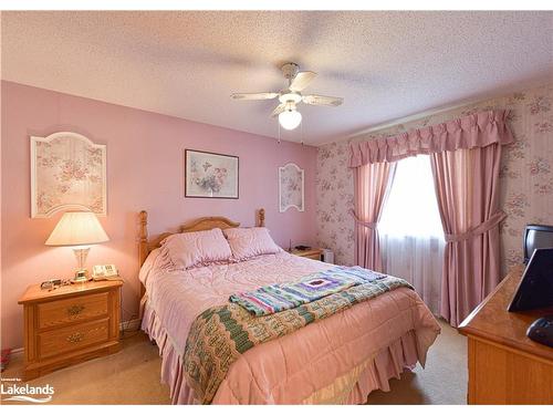 56 Tecumseth Pines Drive, New Tecumseth, ON - Indoor Photo Showing Bedroom