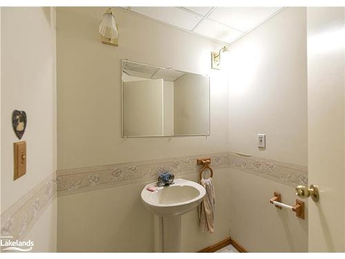 56 Tecumseth Pines Drive, New Tecumseth, ON - Indoor Photo Showing Bathroom