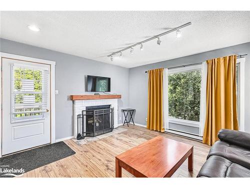 113-23 Dawson Drive, Collingwood, ON - Indoor Photo Showing Living Room With Fireplace