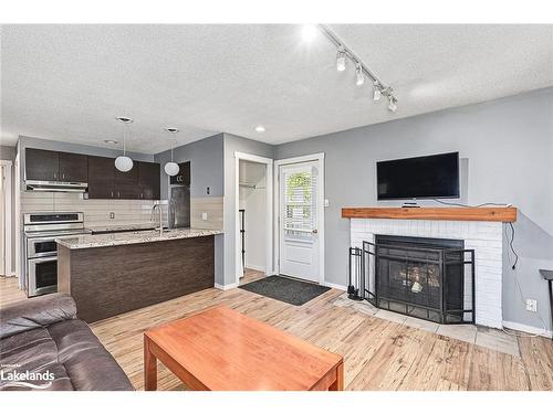 113-23 Dawson Drive, Collingwood, ON - Indoor Photo Showing Living Room With Fireplace