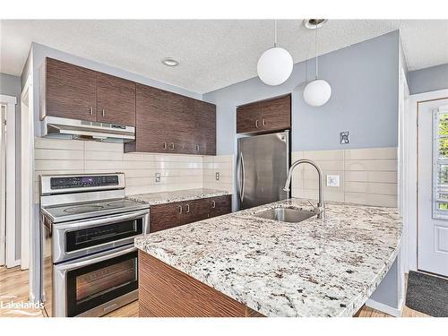 113-23 Dawson Drive, Collingwood, ON - Indoor Photo Showing Kitchen With Upgraded Kitchen