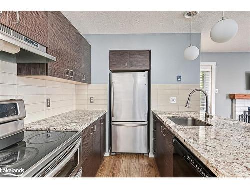 113-23 Dawson Drive, Collingwood, ON - Indoor Photo Showing Kitchen With Stainless Steel Kitchen With Upgraded Kitchen