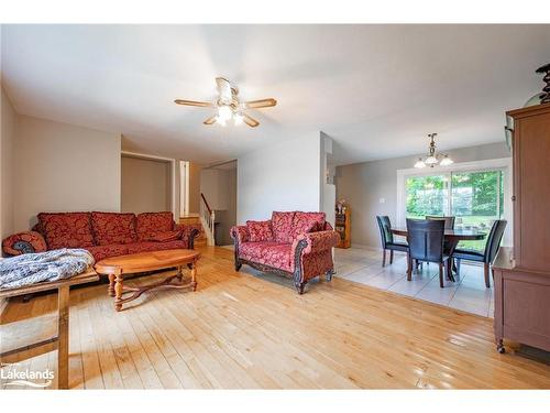 289 Hanly Street, Midland, ON - Indoor Photo Showing Living Room