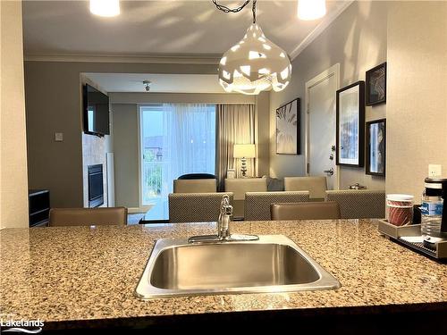 440-441-220 Gord Canning Drive, The Blue Mountains, ON - Indoor Photo Showing Kitchen