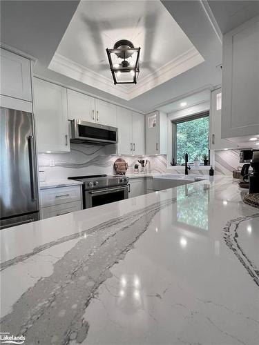 2621 Grandview Forest Glen Drive, Huntsville, ON - Indoor Photo Showing Kitchen