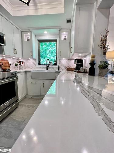 2621 Grandview Forest Glen Drive, Huntsville, ON - Indoor Photo Showing Kitchen With Upgraded Kitchen