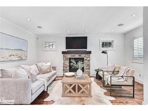 318 Maple Street, Collingwood, ON - Indoor Photo Showing Living Room With Fireplace