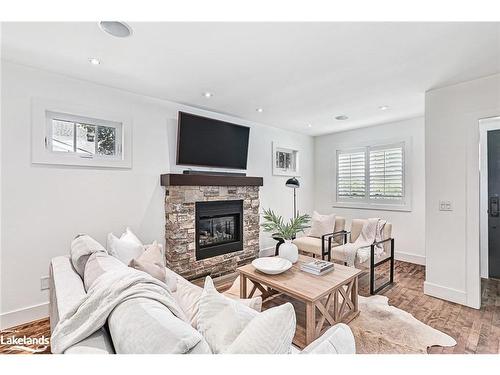 318 Maple Street, Collingwood, ON - Indoor Photo Showing Living Room With Fireplace