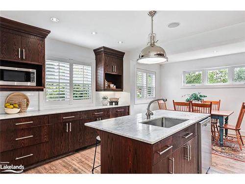 318 Maple Street, Collingwood, ON - Indoor Photo Showing Kitchen With Upgraded Kitchen