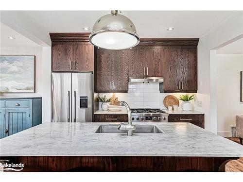 318 Maple Street, Collingwood, ON - Indoor Photo Showing Kitchen With Upgraded Kitchen