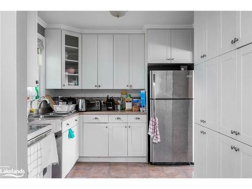 622 Oak Street, Collingwood, ON - Indoor Photo Showing Kitchen With Double Sink