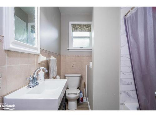 622 Oak Street, Collingwood, ON - Indoor Photo Showing Bathroom