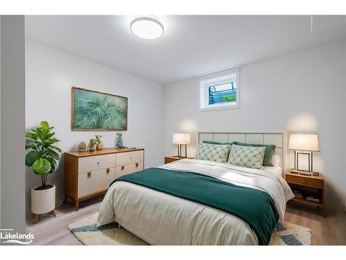 622 Oak Street, Collingwood, ON - Indoor Photo Showing Bedroom