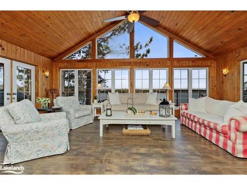 89 Mclennan Lane, Parry Sound, ON - Indoor Photo Showing Living Room