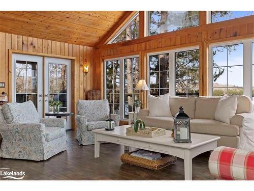 89 Mclennan Lane, Parry Sound, ON - Indoor Photo Showing Living Room